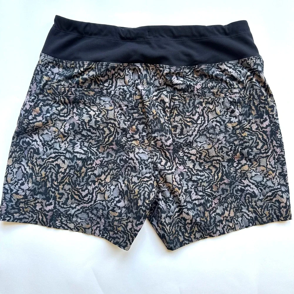Athleta Trekkie Shorts Women's Abstract Printed-Zip Pocket-Elastic Waist-Sze 2/S